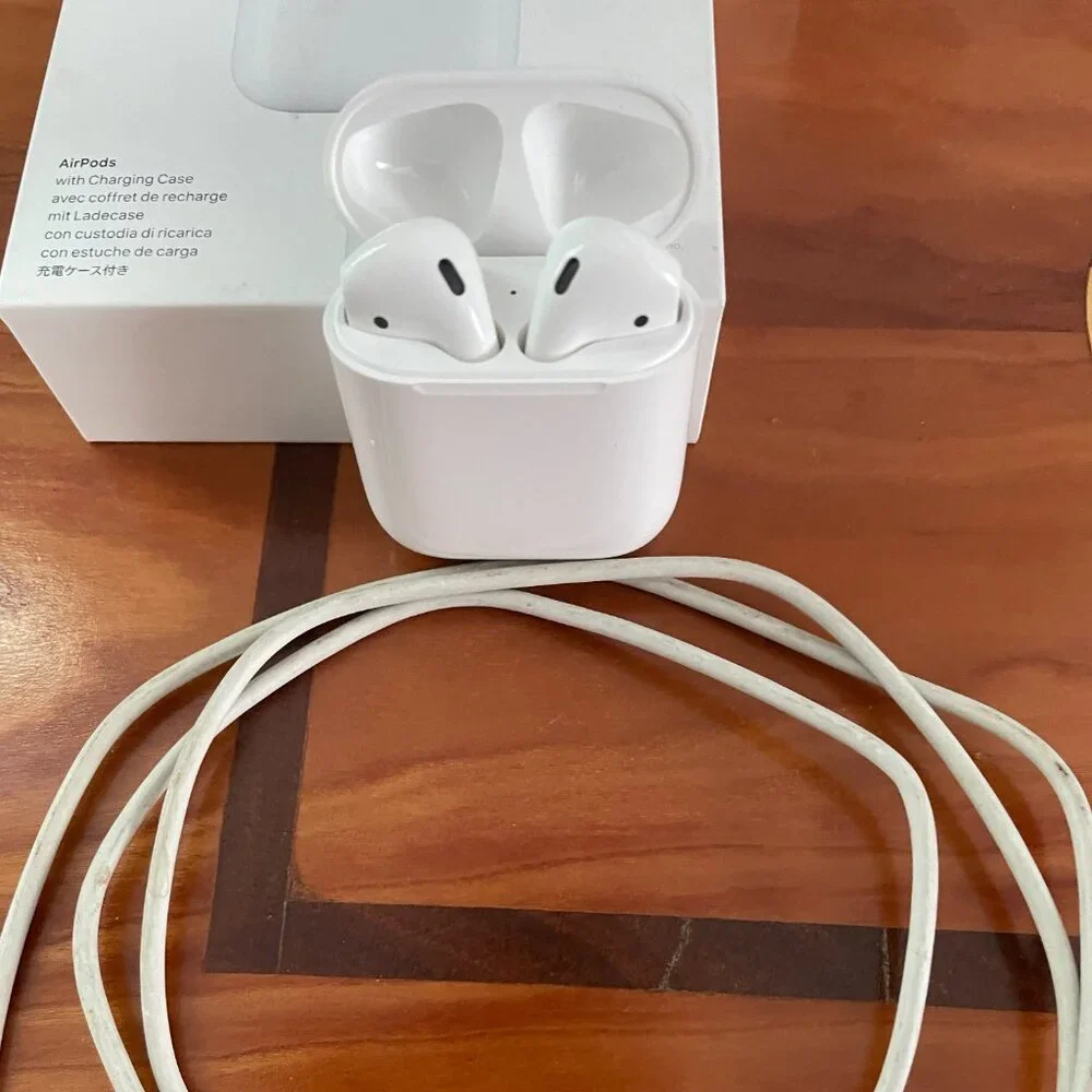 Apple iPod, Generation 2. Never used.